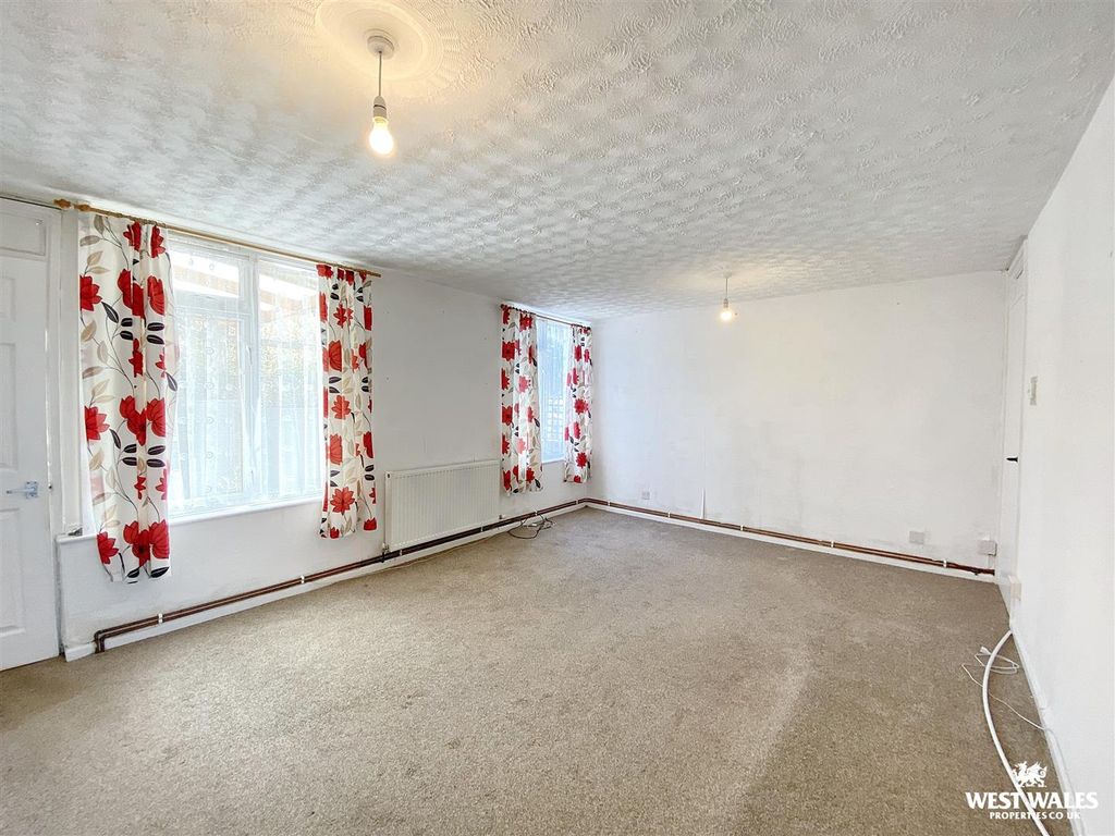 Property photo 2 of 16 Img_6084.Jpg