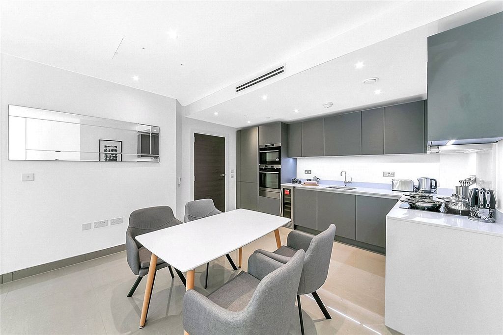Property photo 3 of 9 Kitchen/Dining Area