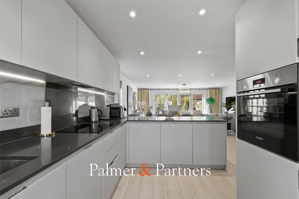 Property photo 3 of 26 Picture No. 11