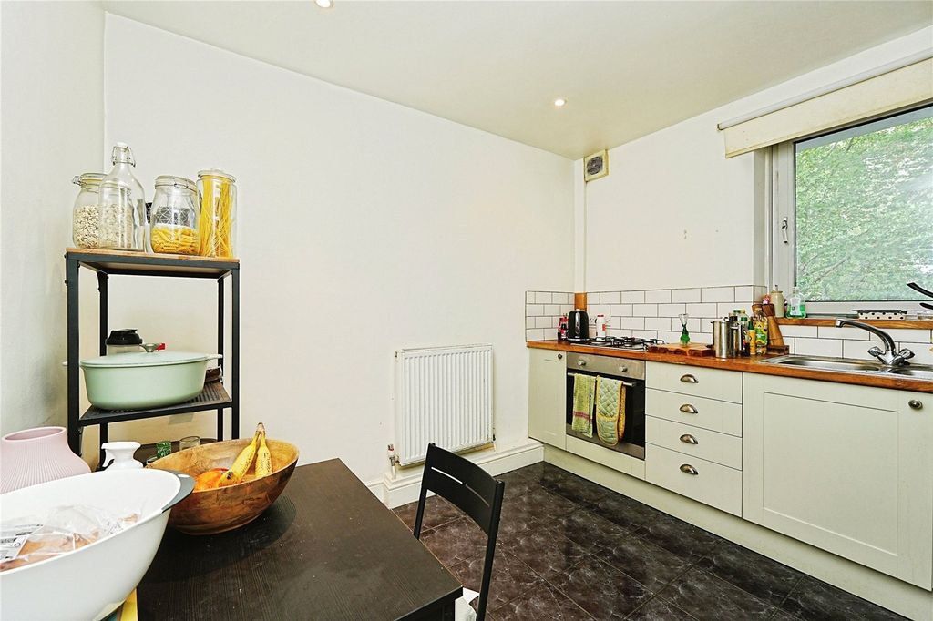 Property photo 2 of 14 Picture No. 27