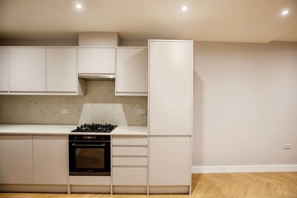 Property photo 1 of 18 2 Bed Flat To Rent Limes Grove, London Se13
