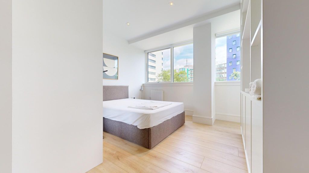 Property photo 3 of 17 Bedroom