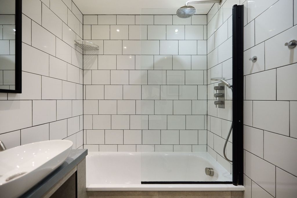 Property photo 2 of 28 2ce1E910-Be88-4F7...