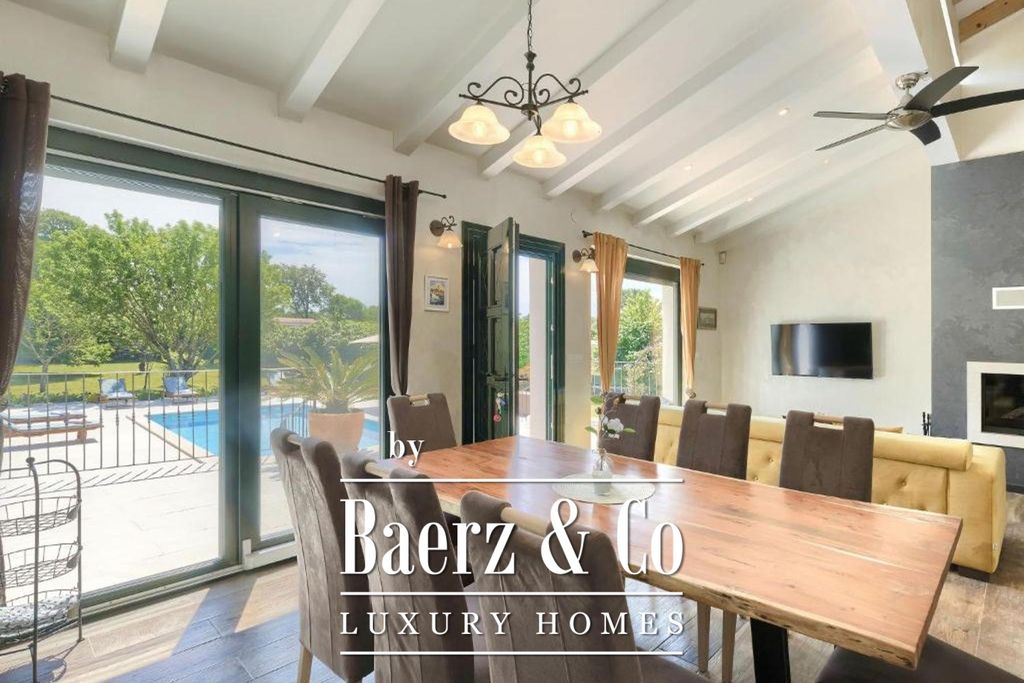 Property photo 2 of 35