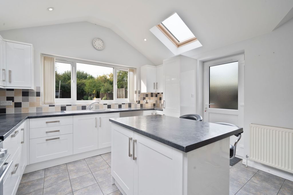 Property photo 2 of 21