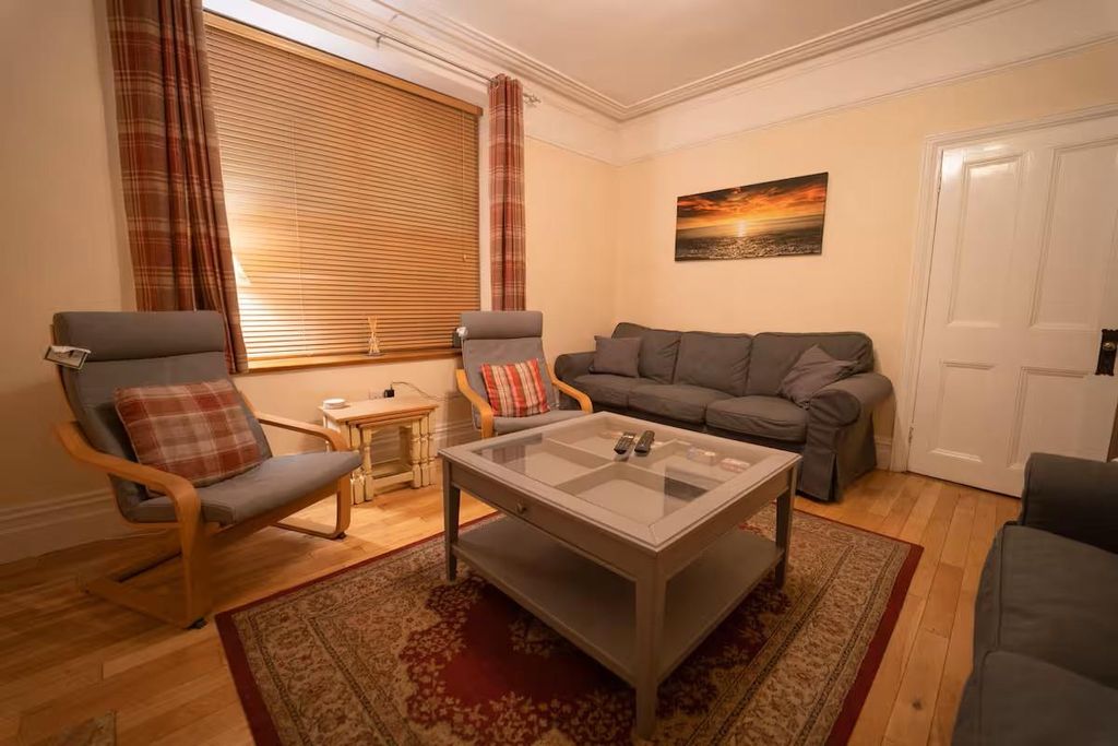 Property photo 3 of 21 Rivermead - Lounge 3.Jpg