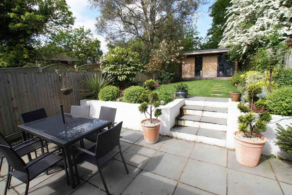 Property photo 2 of 10