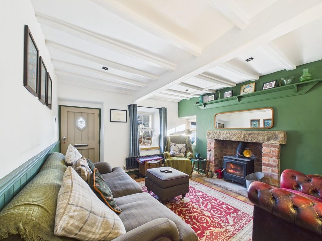 Property photo 3 of 17 Living Room