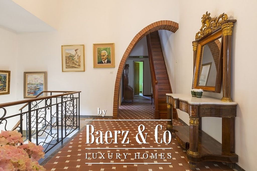 Property photo 2 of 37