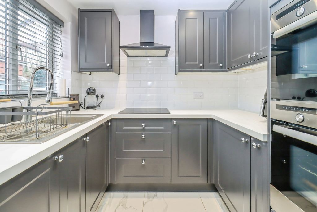 Property photo 2 of 15 Kitchen