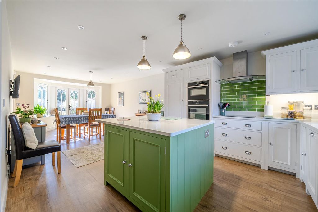 Property photo 2 of 25 Kitchen/Dining Room