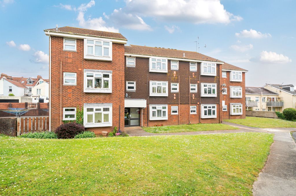Property photo 1 of 12 1465197-1-6A0Da08...