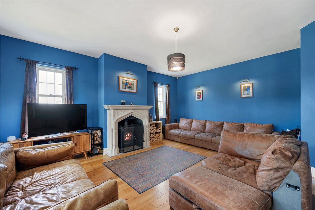 Property photo 3 of 17 Sitting Room