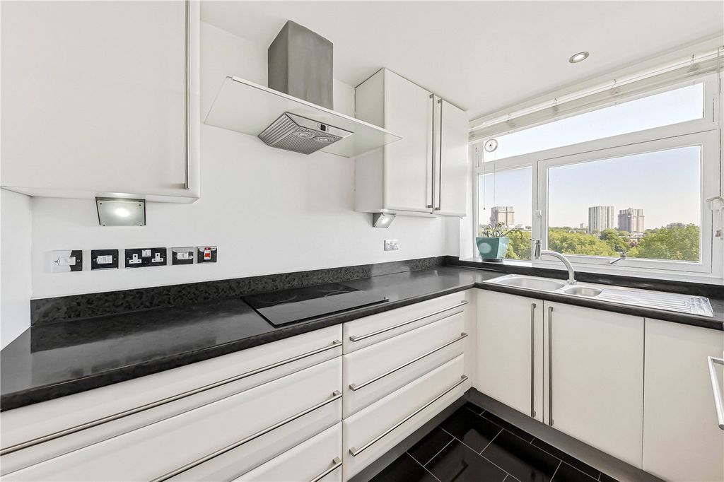 Property photo 2 of 18 Kitchen