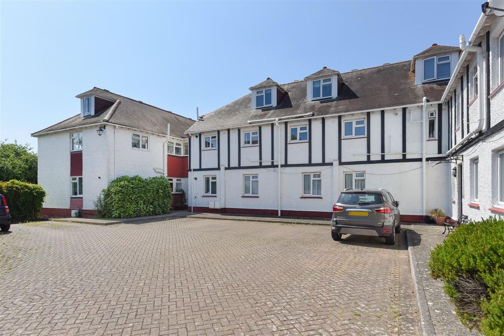 Property photo 1 of 14 Queens Road, Tankerton, Whitstable