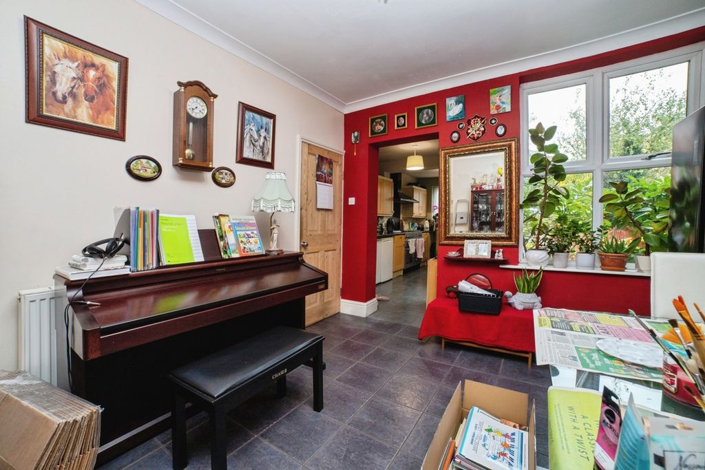 Property photo 3 of 17 Dining Room