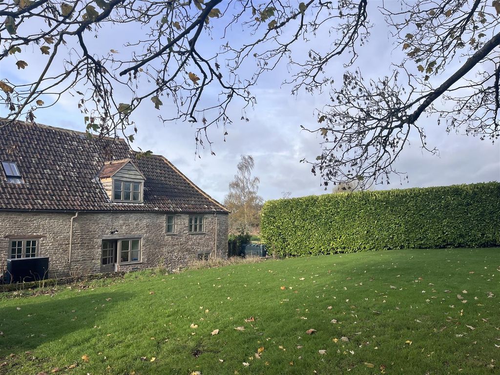 Property photo 2 of 10 Rear