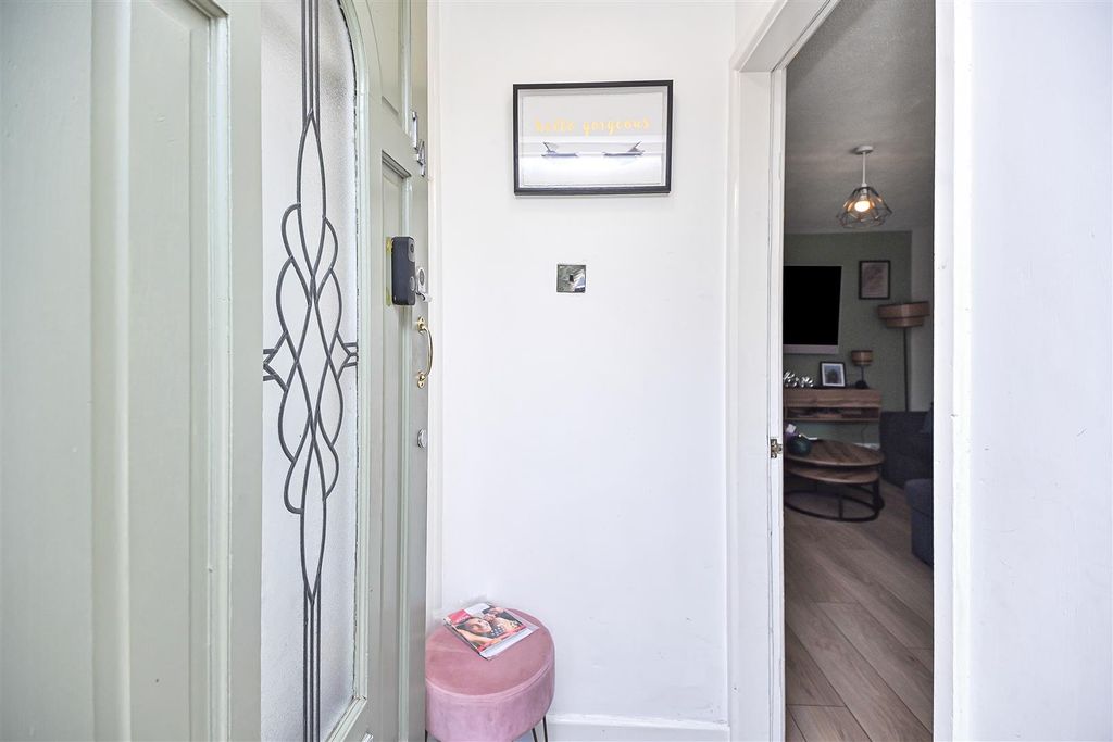 Property photo 2 of 25 14 Telford Crescent Entrance.Jpg