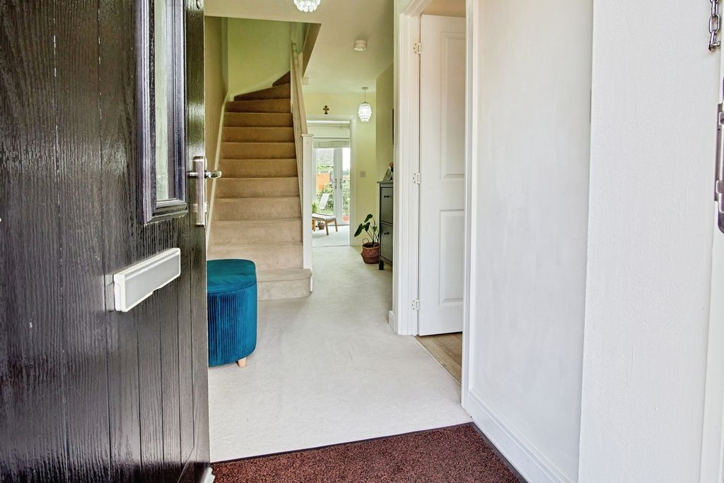Property photo 3 of 20 Entrance