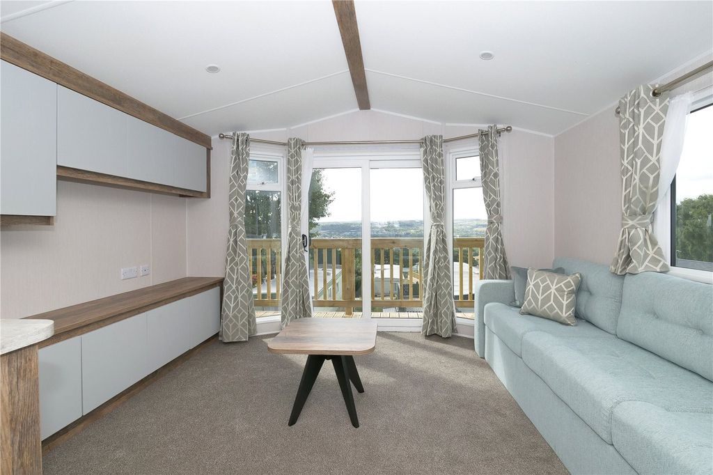 Property photo 2 of 15 Picture No. 11
