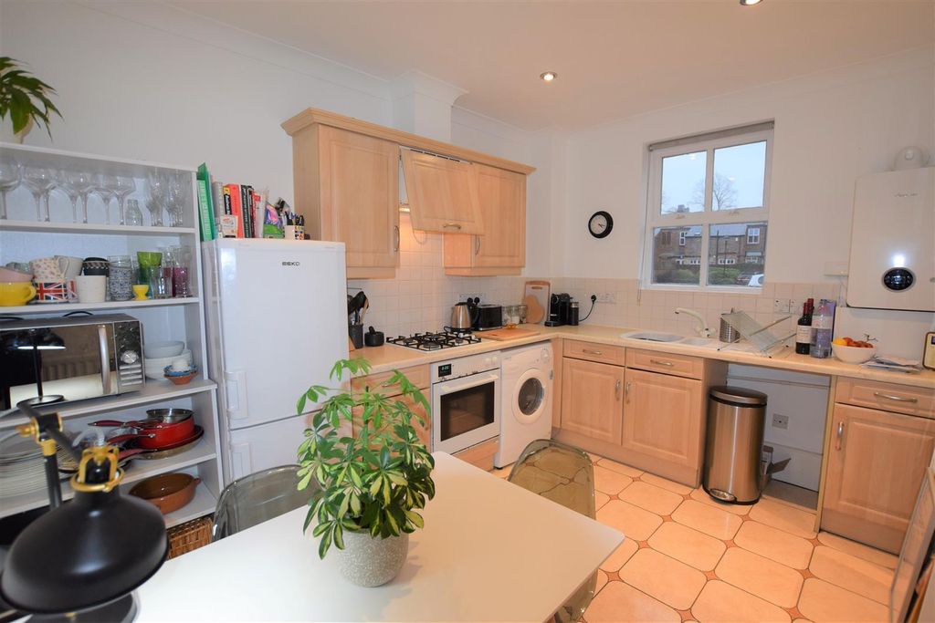 Property photo 3 of 8 Kitchen