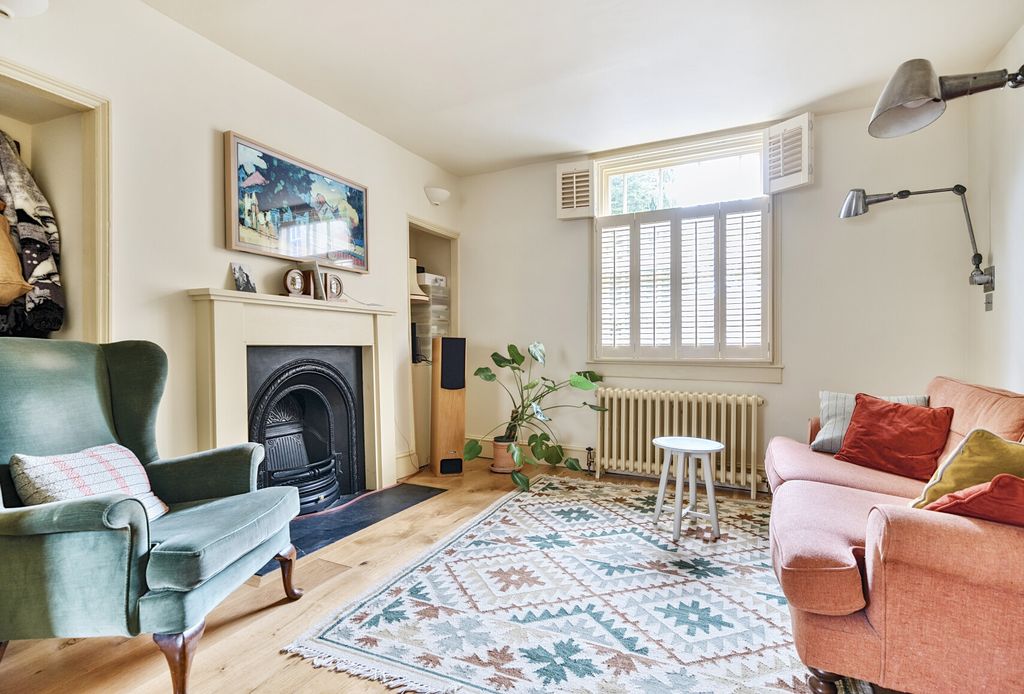 Property photo 2 of 20 Sitting Room