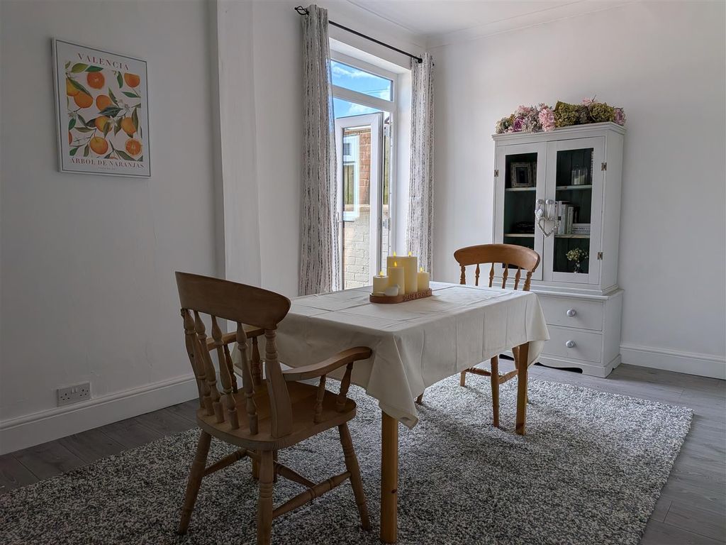 Property photo 3 of 14 Dining Room