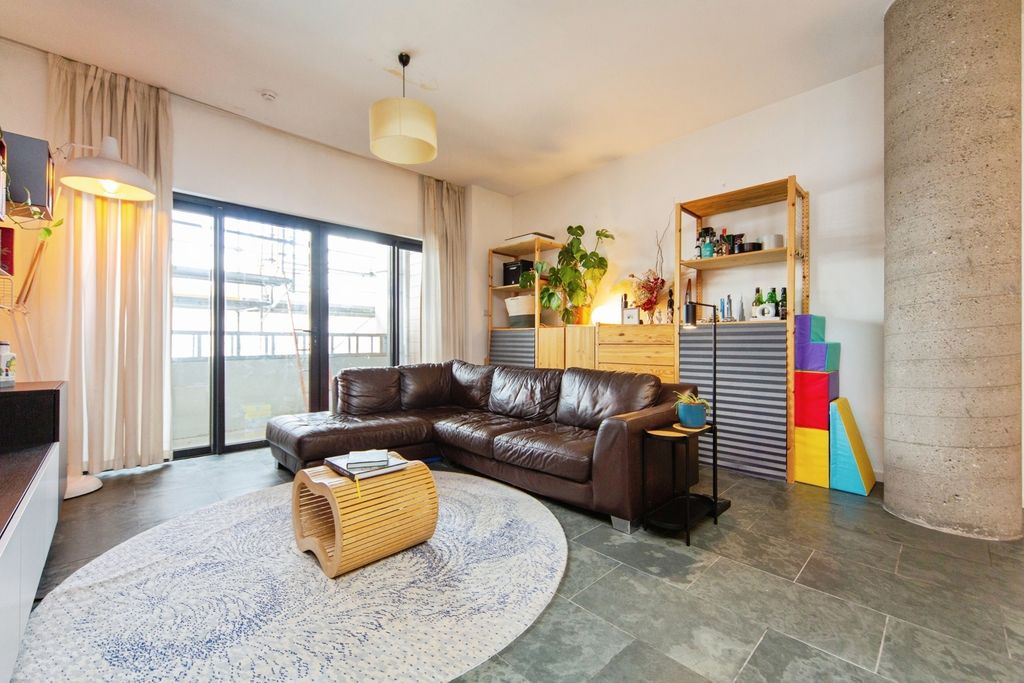 Property photo 2 of 19 Pbox-Img.Jpg