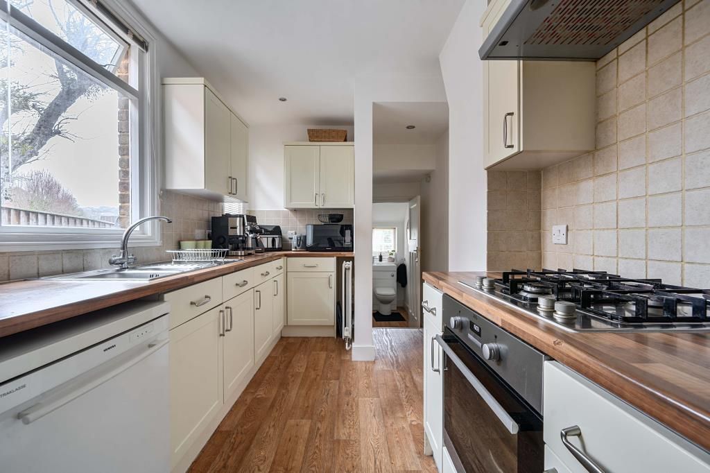 Property photo 3 of 17 Kitchen