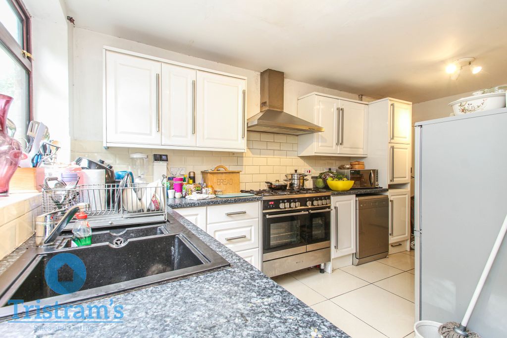 Property photo 2 of 21