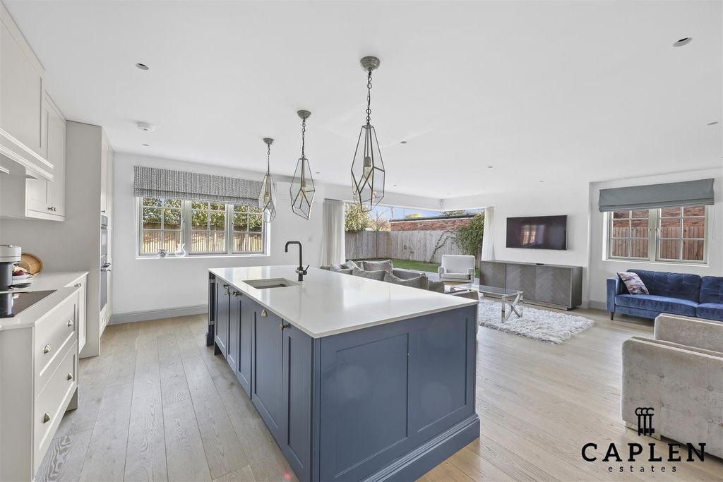 Property photo 3 of 34 4D4A4964.Jpg