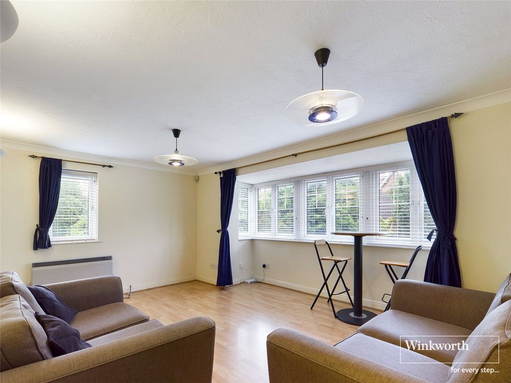 Property photo 3 of 8 Picture No. 12