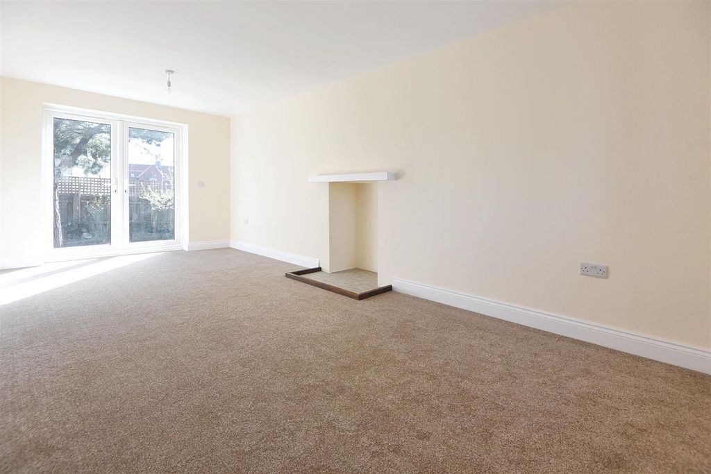 Property photo 3 of 10 Sitting Room