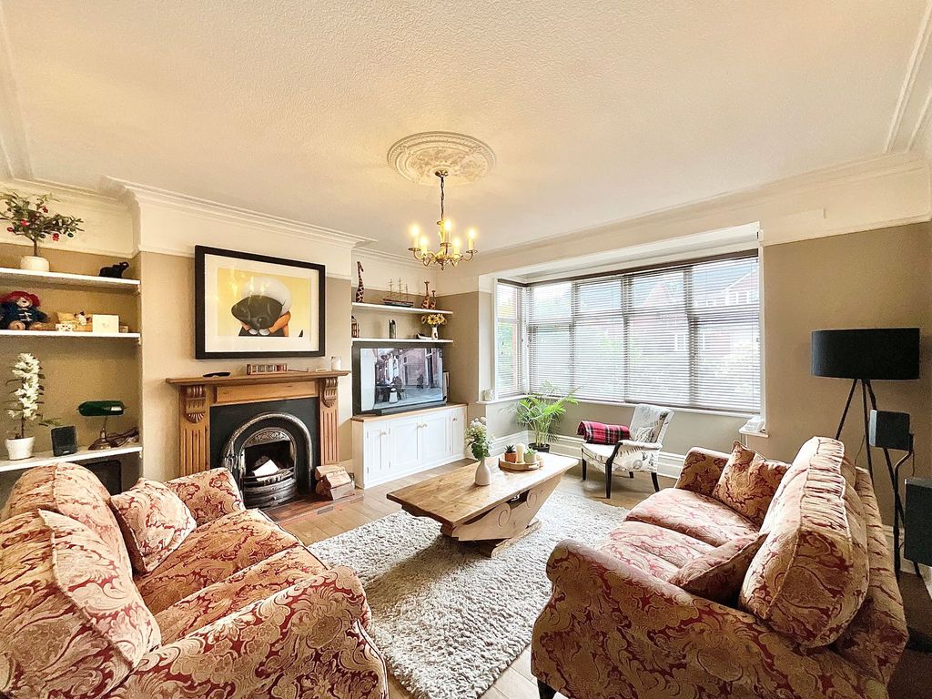 Property photo 3 of 33