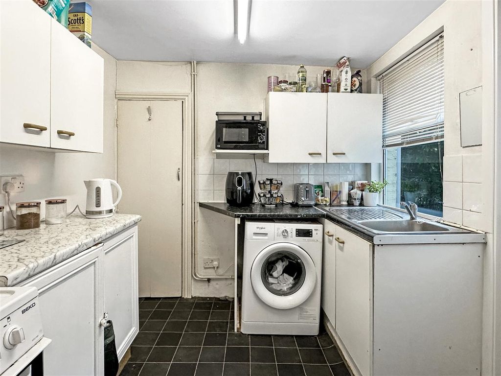Property photo 2 of 14 Kitchen B.Jpg