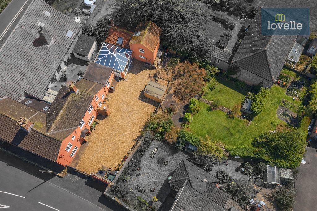 Property photo 2 of 35