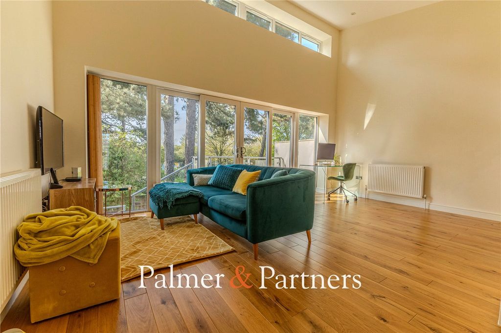 Property photo 1 of 20 Picture No. 12