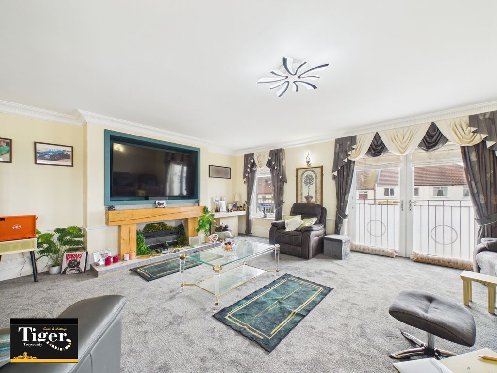 5 bed flat for saleHarrowside, Blackpool FY4 photo 4