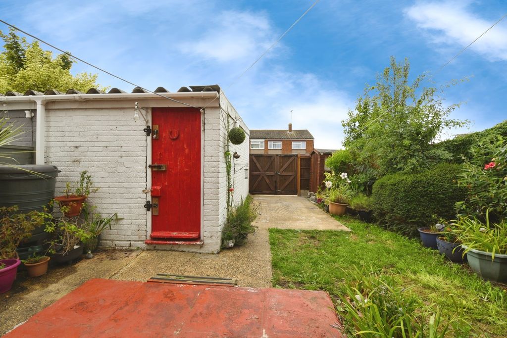 Property photo 2 of 17 Photo