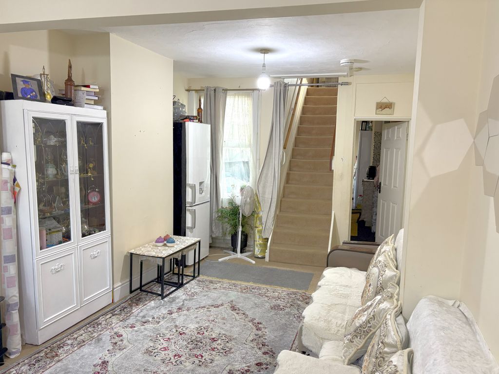 Property photo 3 of 10 Lounge 1 Sept 25