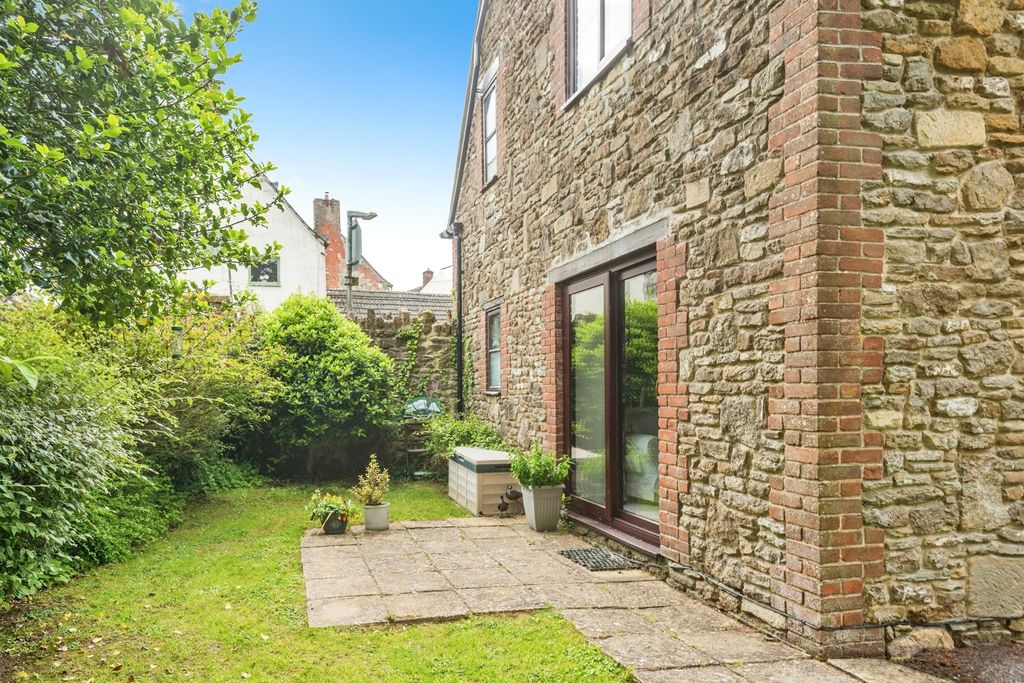 Property photo 2 of 15