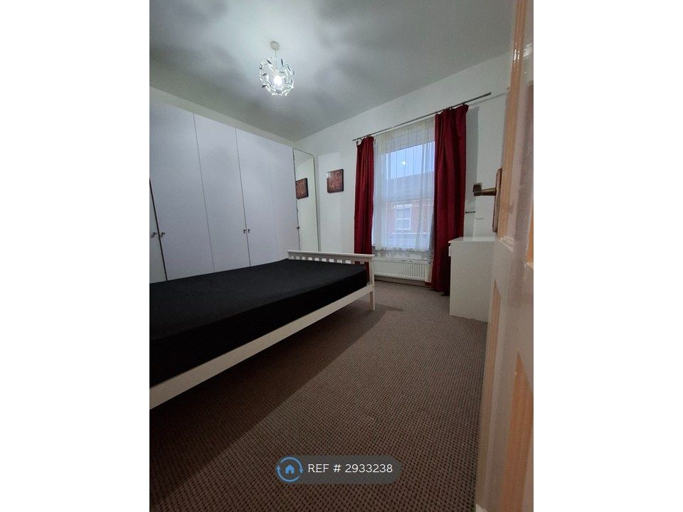 Property photo 2 of 7 Master Bed