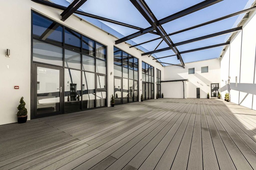 Property photo 1 of 4