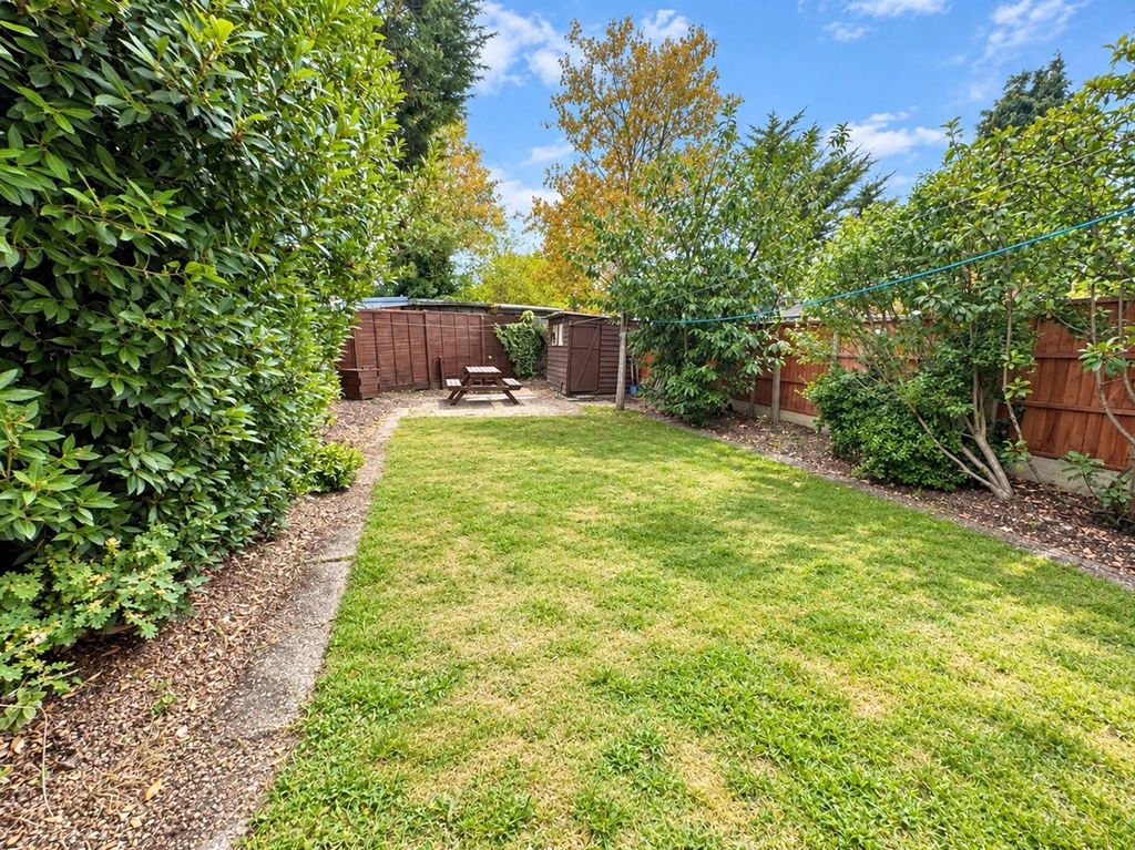 Property photo 2 of 12 Garden