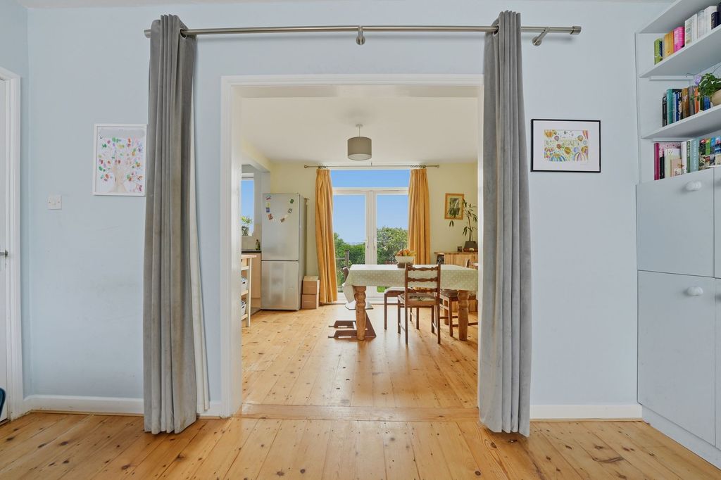 Property photo 2 of 26