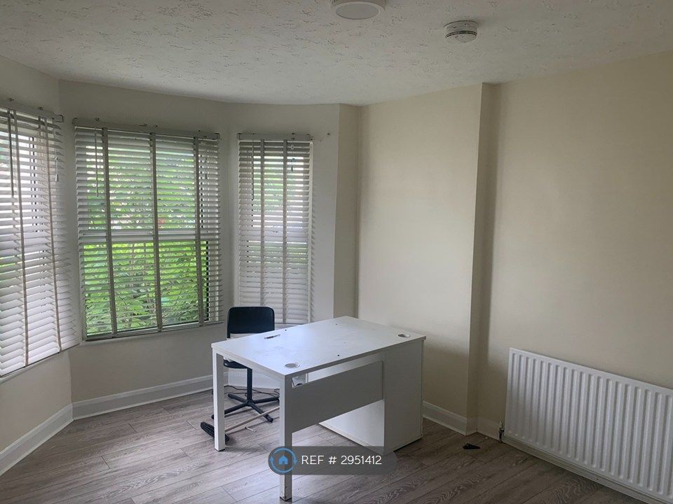 Property photo 2 of 27