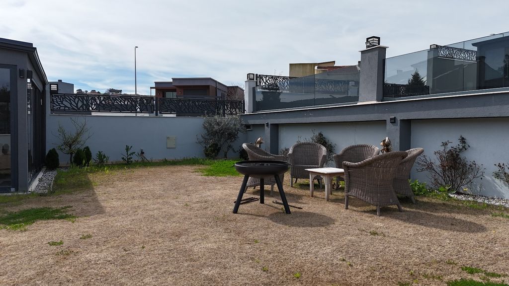 Property photo 2 of 37