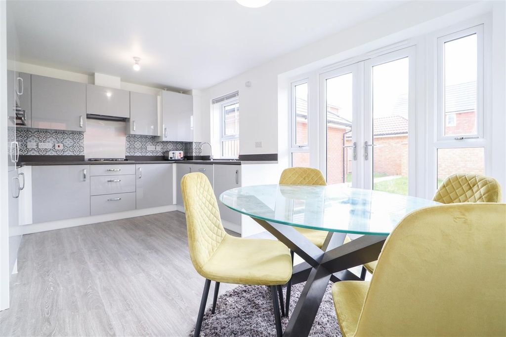 Property photo 3 of 27