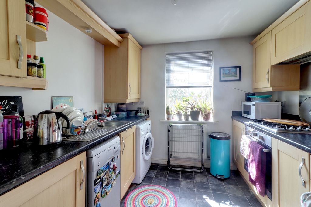 Property photo 3 of 7 Kitchen 1