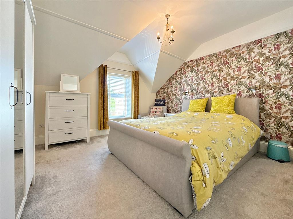 Property photo 3 of 20 Bed 1.Jpg